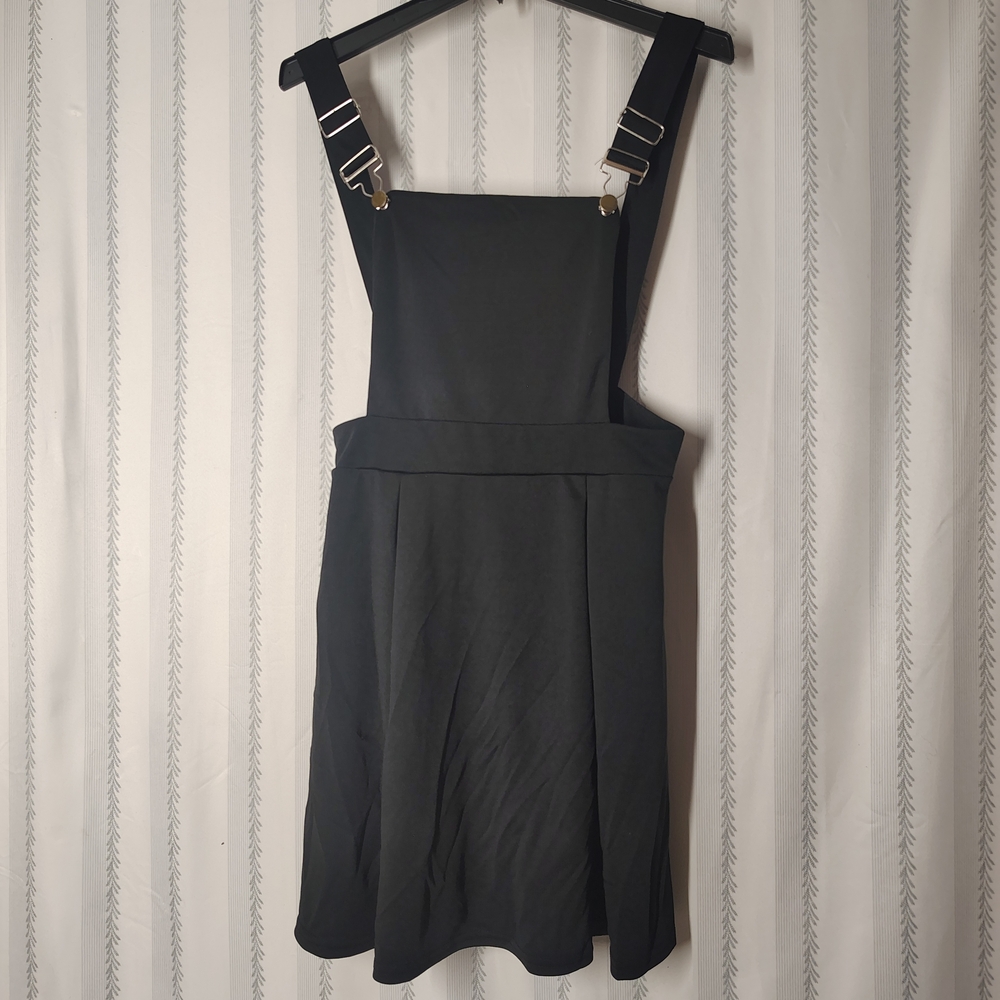 Chic Black Mini Dress with Straps